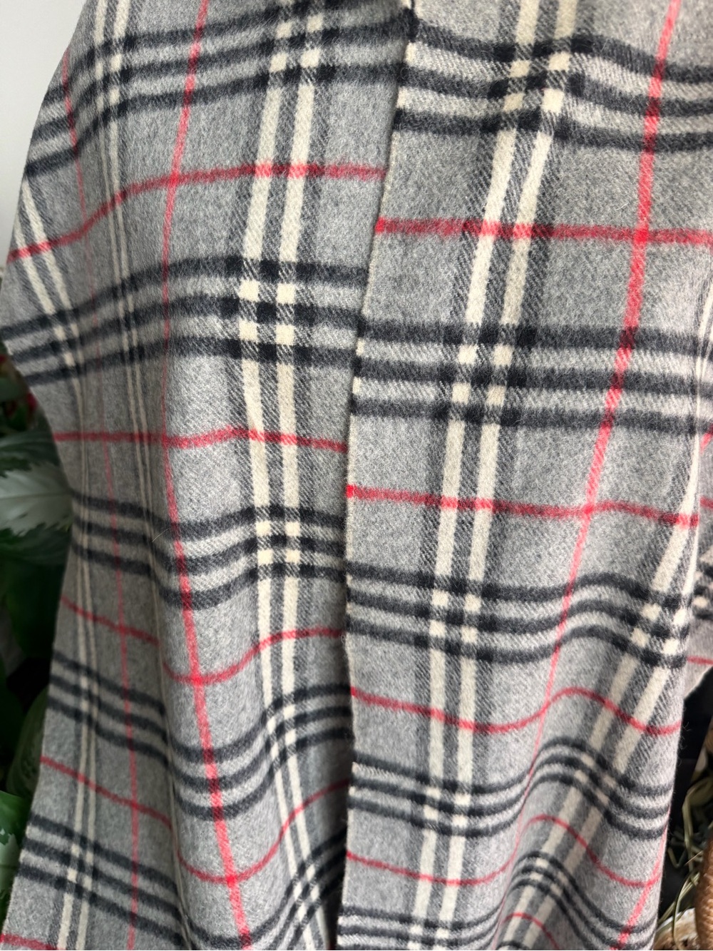 Burberry London Lambwool Throw/ Shawl Scarf. - Picture 6 of 14